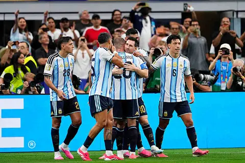 لاعب الأرجنتين: المنافسة شرسة.. وعلينا أن نتحلى بالتواضع